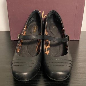 Clarks Sapphire Vase Black Mary Jane Pumps